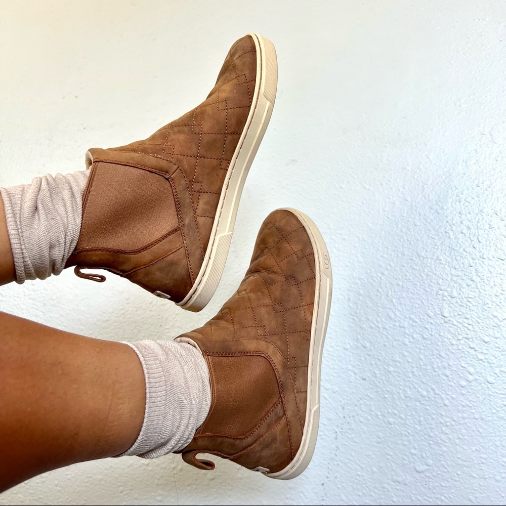 UGG Chelsea Boots